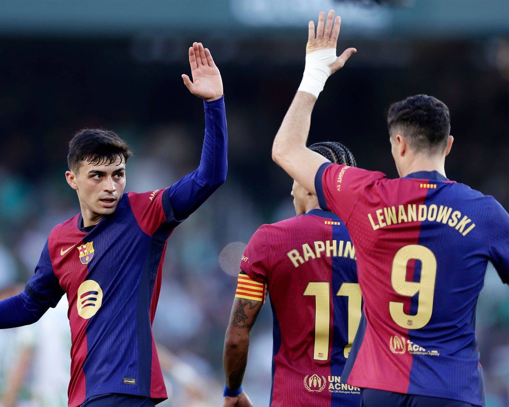 莱万多夫斯基官方宣布败北新规,加拿大队引发争议!比赛高潮迭起 莱万多夫斯基官方宣布败北新规,加拿大队引发争议!比赛高潮迭起