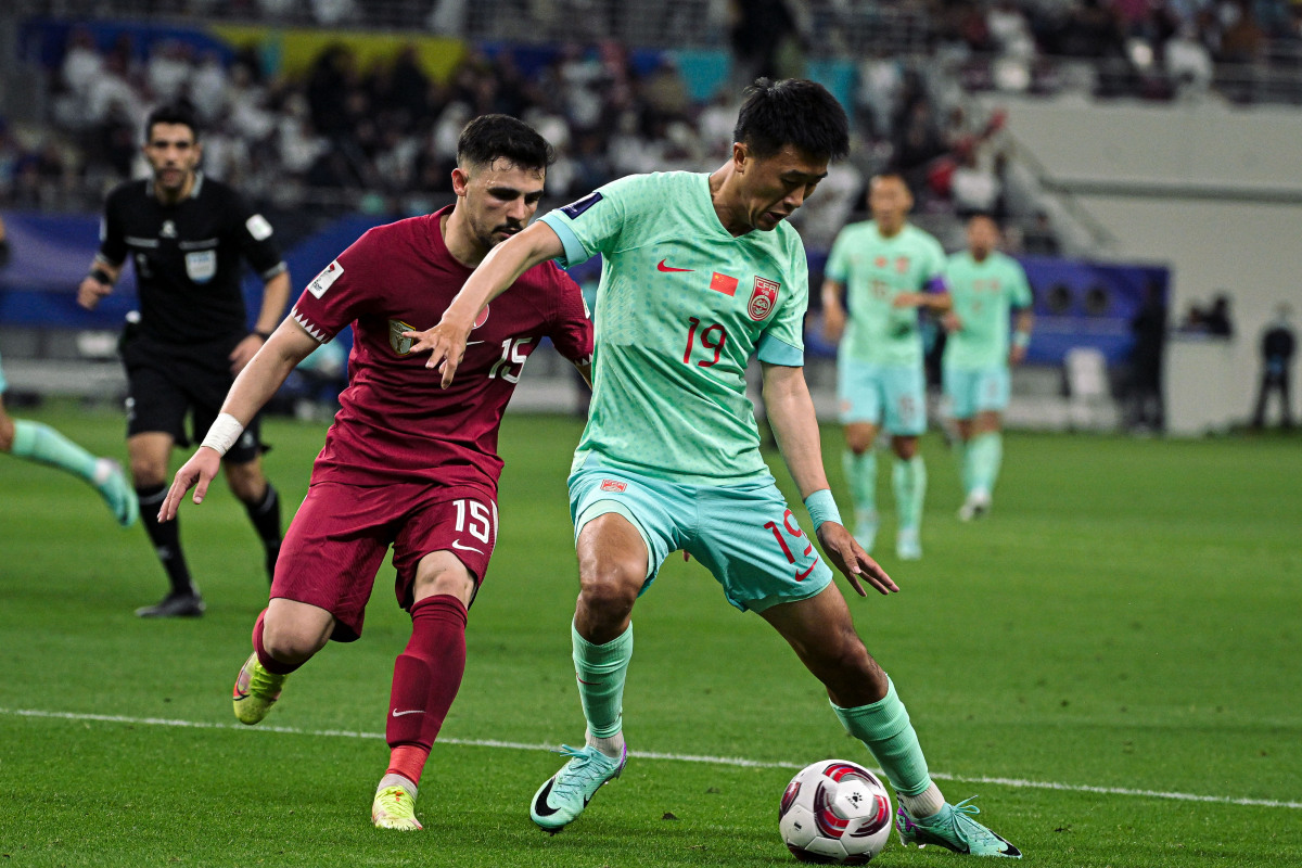 包含欧超杯冲刺阶段再迎强敌，里昂遗憾出局，主帅态度——引发热议，身体对抗强度拉满的词条