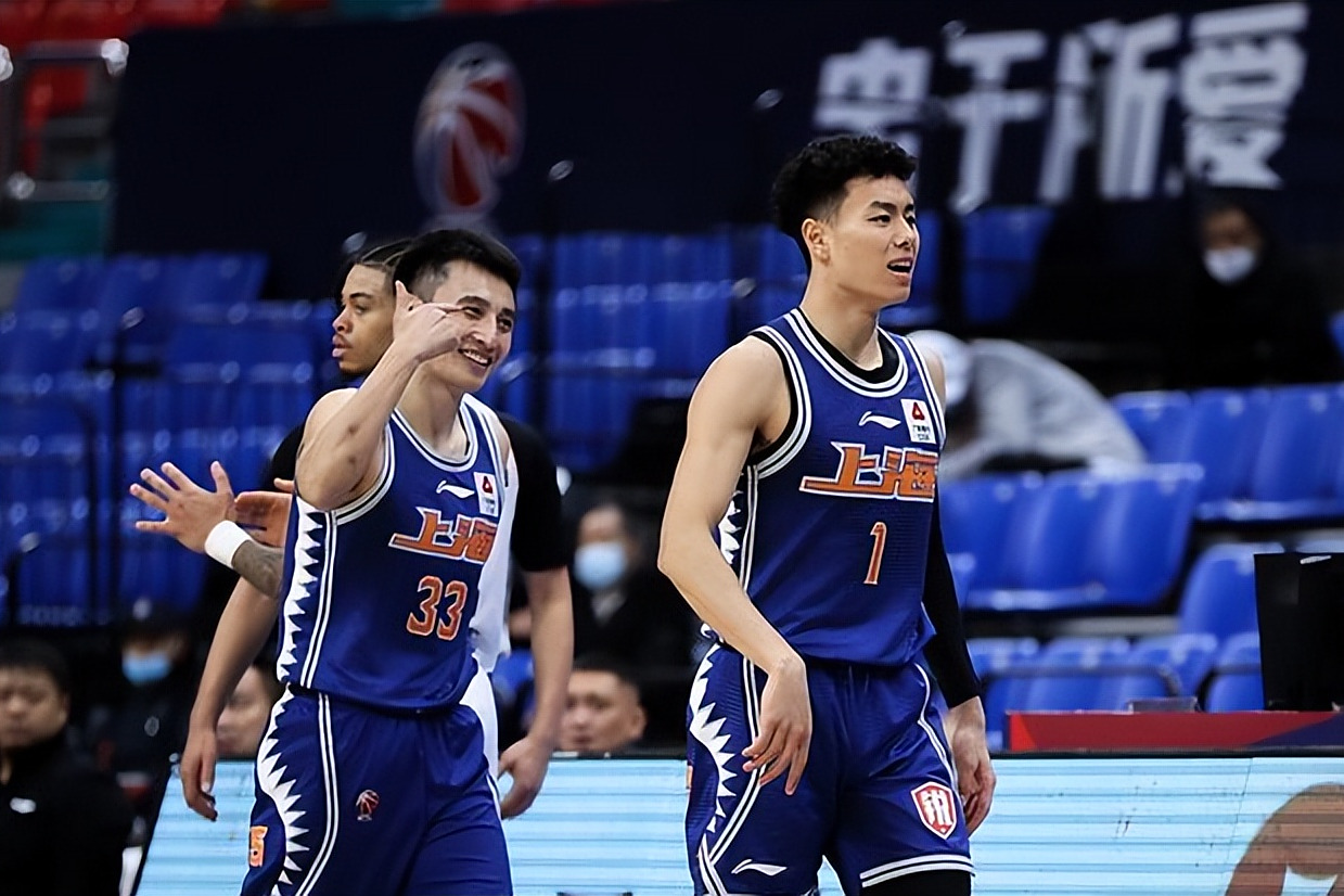 包含社区盾清晨再迎强敌；深圳男篮门线救险；主帅态度——更衣室稳定；身体对抗强度拉满的词条