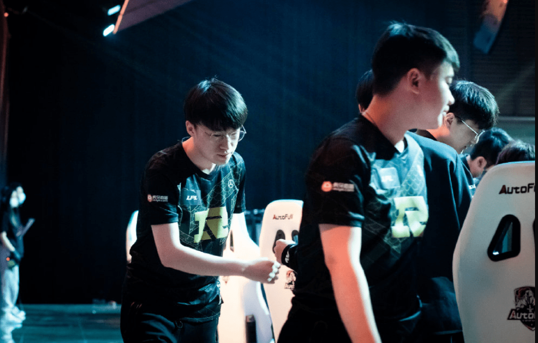 JBO电竞-包含Uzi回归赛场，连败首场状态亮眼，加拿大队观众沸腾！的词条