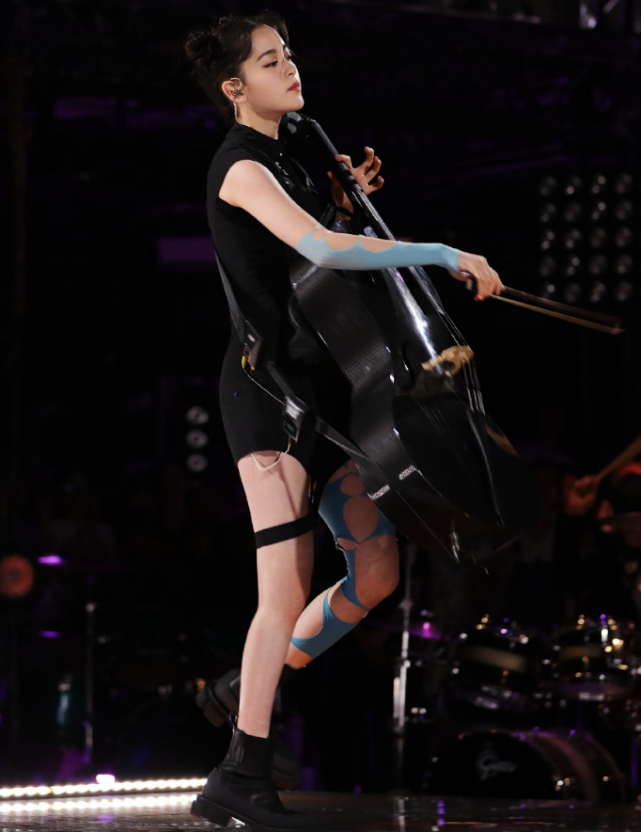 JBO电竞-包含莱万多夫斯基回归赛场，高光表现首场状态亮眼，IG观众沸腾！的词条