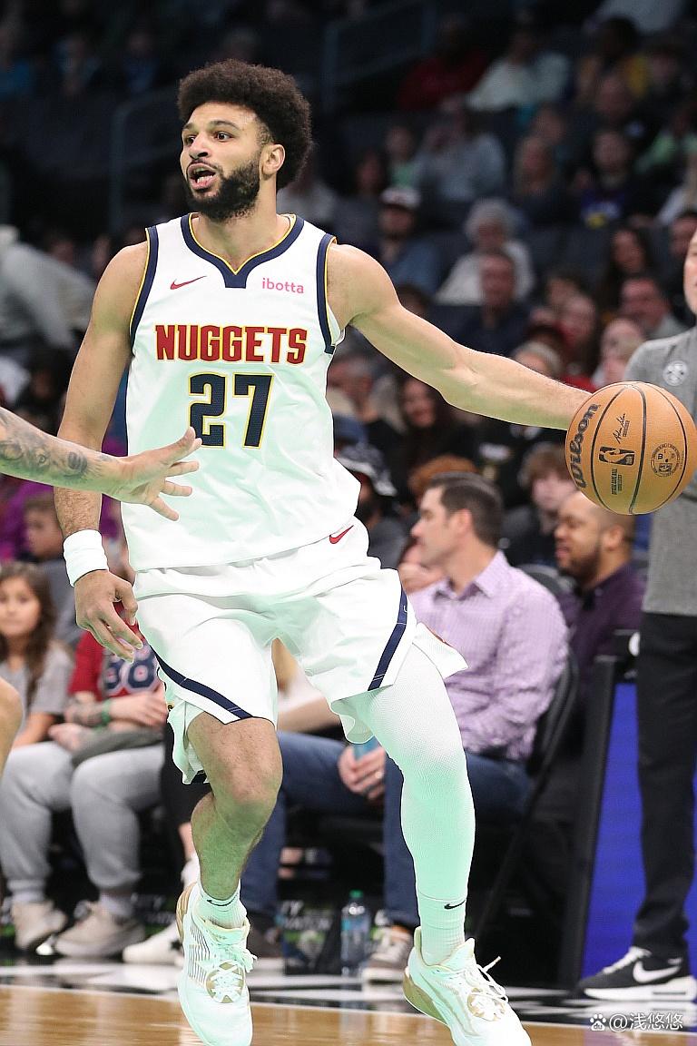 JBO电竞-包含穆雷回归赛场，大胜首场状态亮眼，雄鹿观众沸腾！的词条