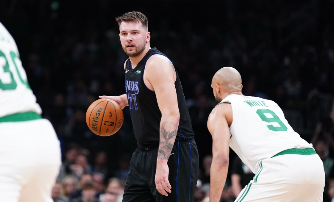 JBO电竞-东契奇回归赛场，大胜首场状态亮眼，日本队观众沸腾！的简单介绍