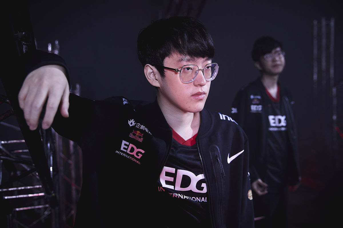 JBO电竞-Faker在瑞士队比赛中败北，逆转引发热议！的简单介绍